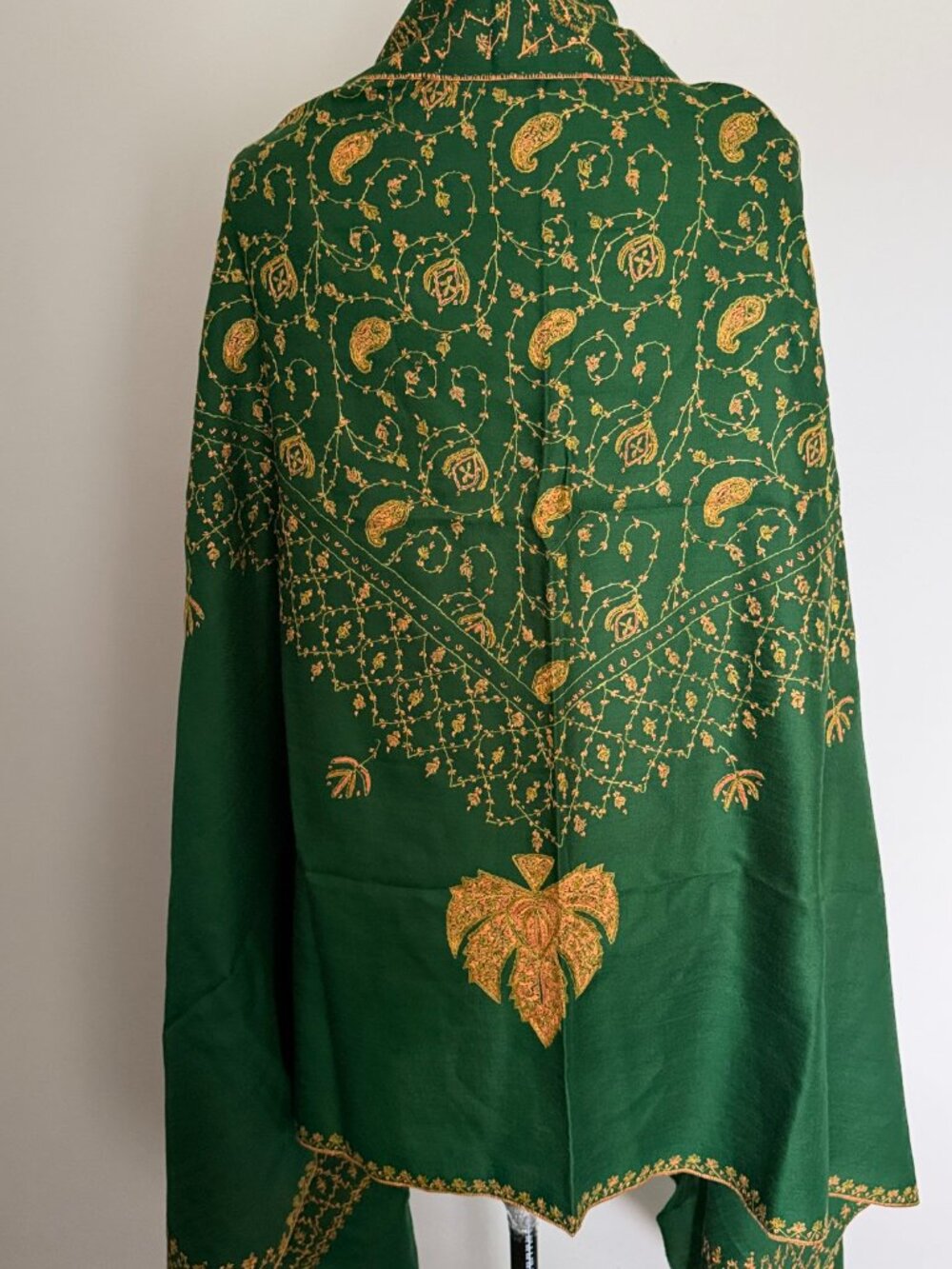 Dark green wool scarf with Kashmiri "Sozni" embroidery (42x80)